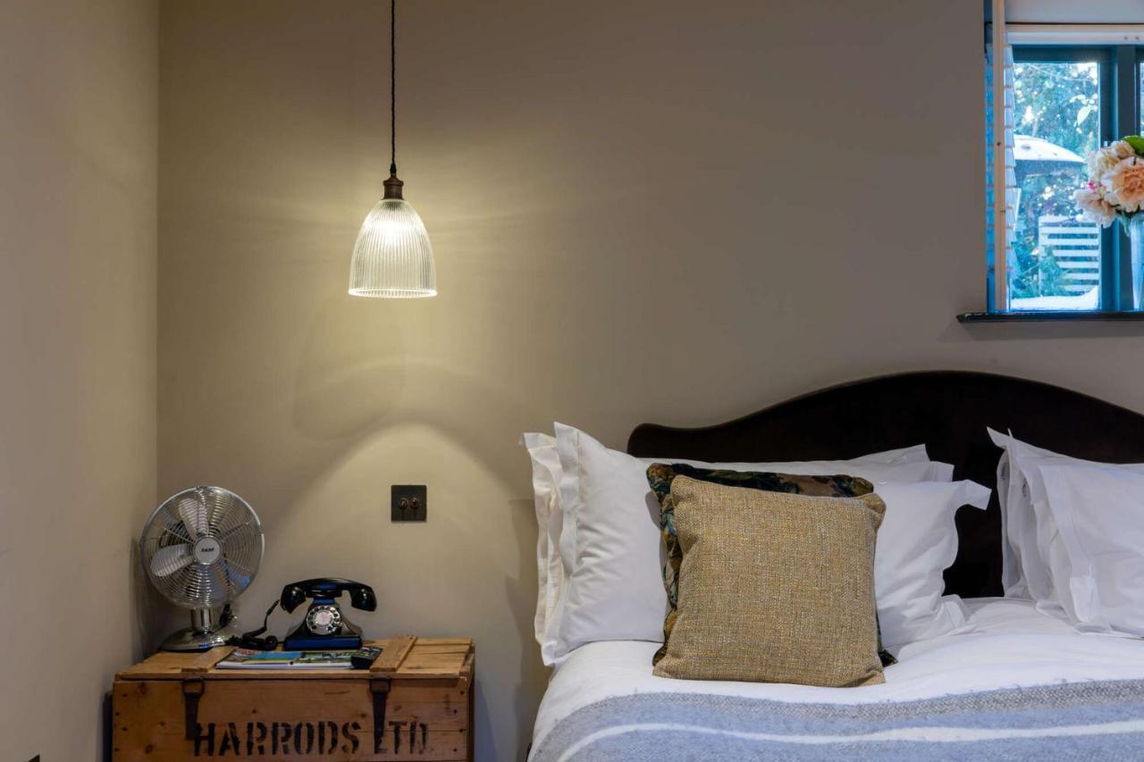 The Wheatsheaf Inn 버튼온더워터 외부 사진