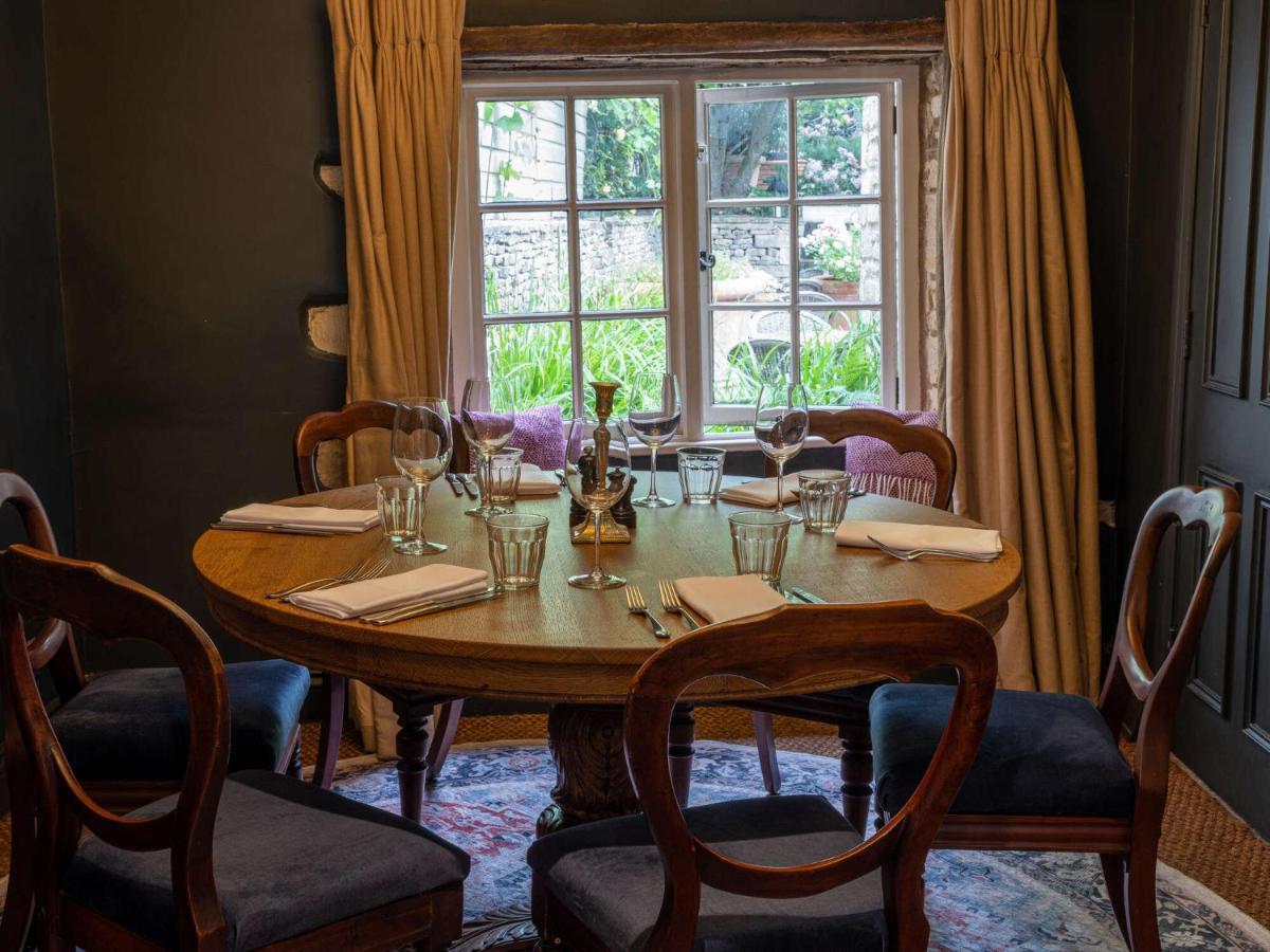 The Wheatsheaf Inn 버튼온더워터 외부 사진