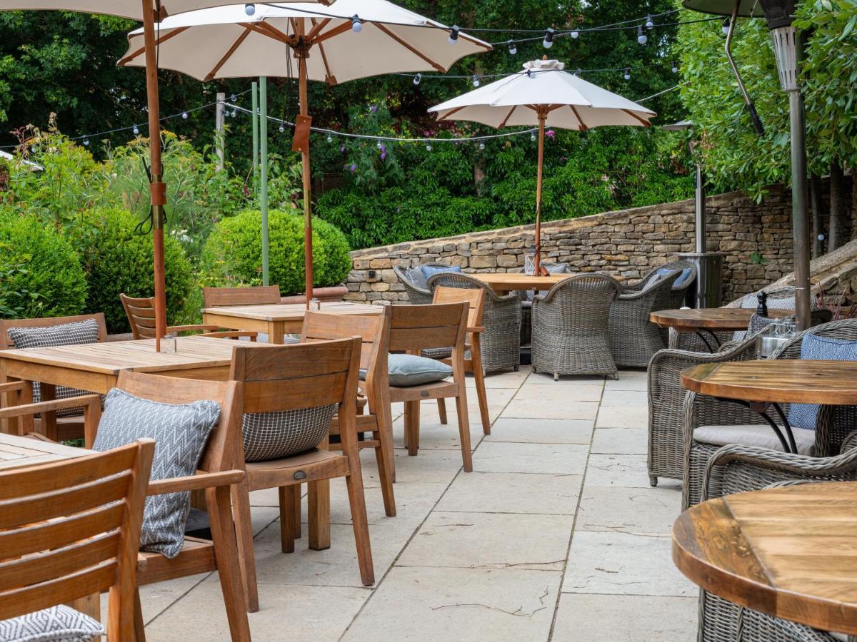 The Wheatsheaf Inn 버튼온더워터 외부 사진