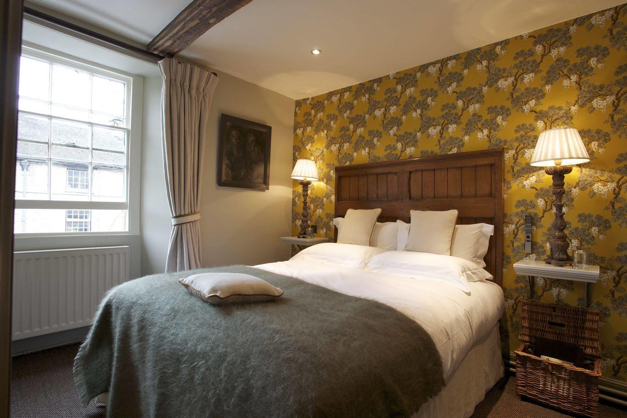 The Wheatsheaf Inn 버튼온더워터 외부 사진