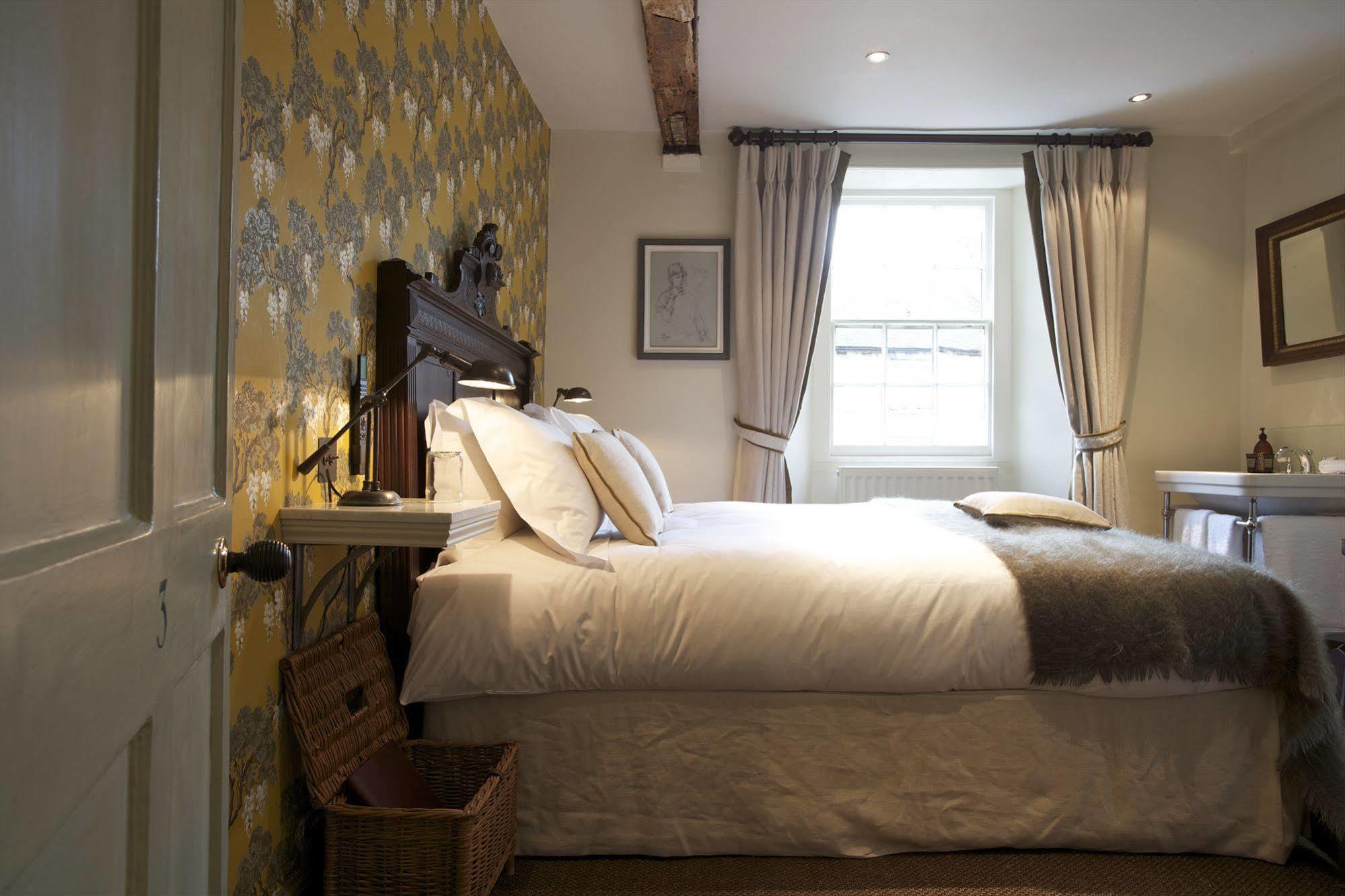The Wheatsheaf Inn 버튼온더워터 외부 사진
