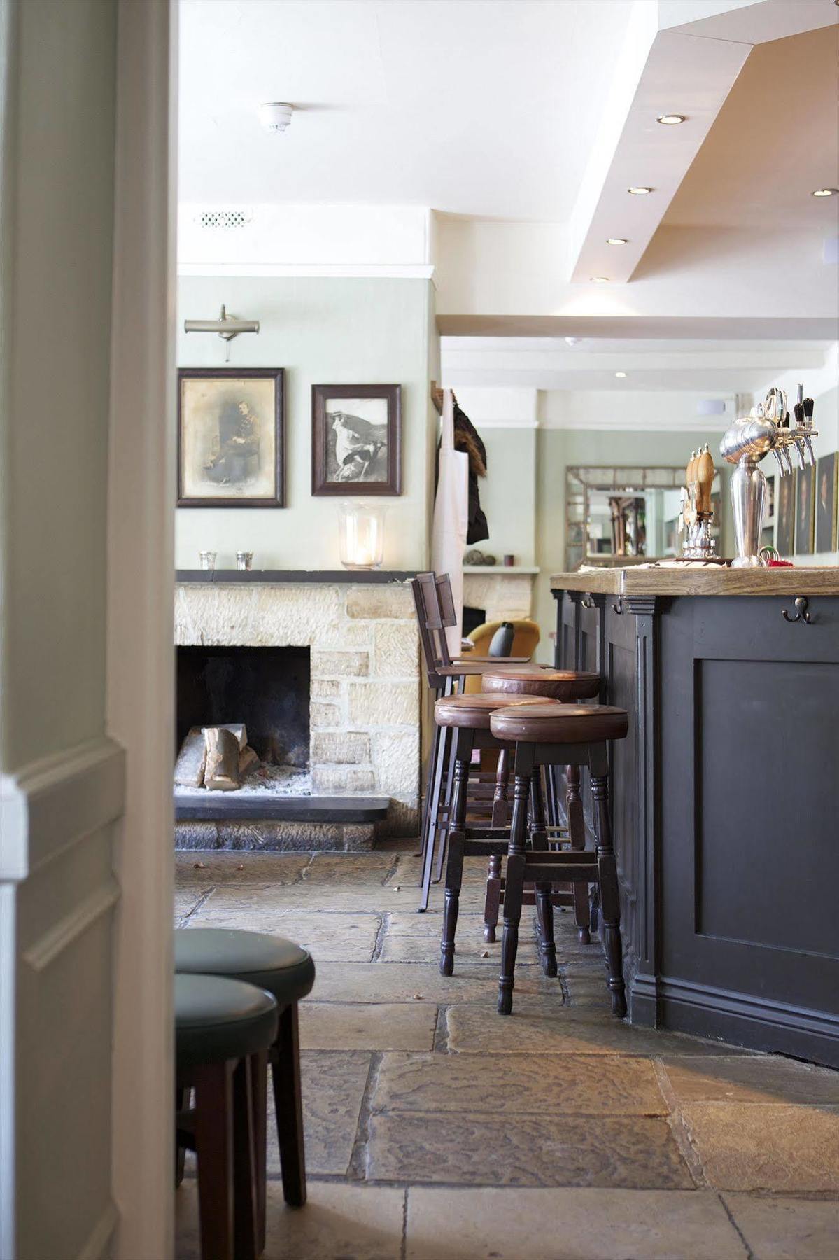 The Wheatsheaf Inn 버튼온더워터 외부 사진