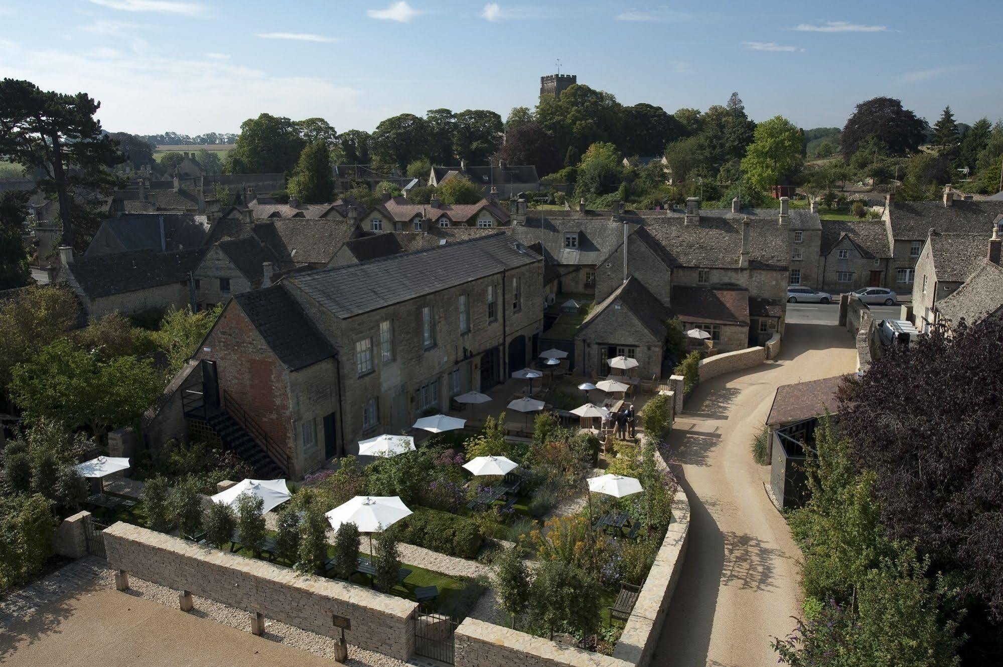 The Wheatsheaf Inn 버튼온더워터 외부 사진